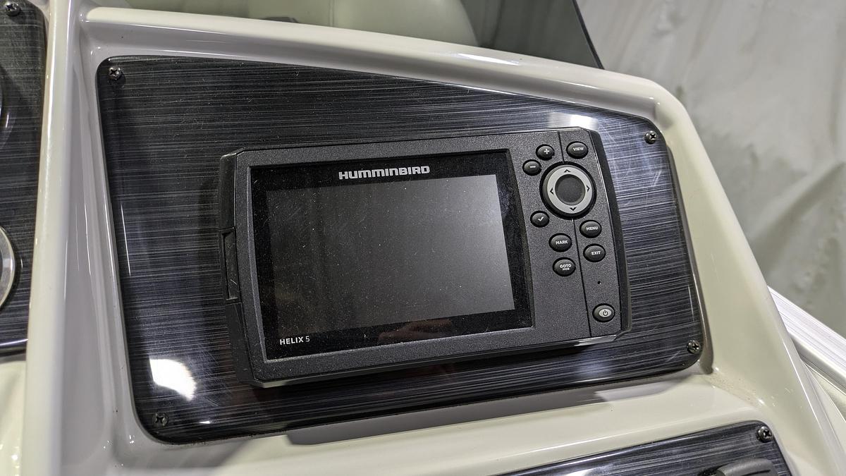 Used 2021 Sylvan Mirage 8522 Party Fish
