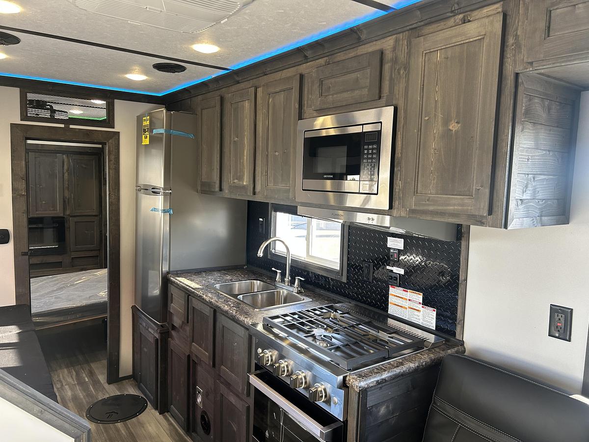 2027 Ice Castle Fish Houses 8' X 24V Missouri Riverbend Lodge