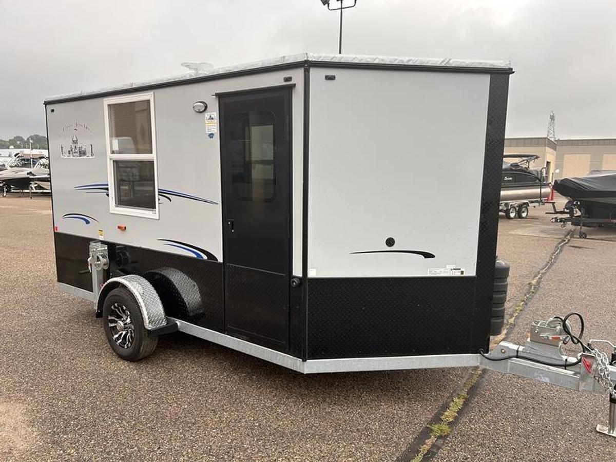 2026 Ice Castle Fish Houses 6.5' X 12V SPORTSMAN [FREE SMART TV, FREE GENERATOR]