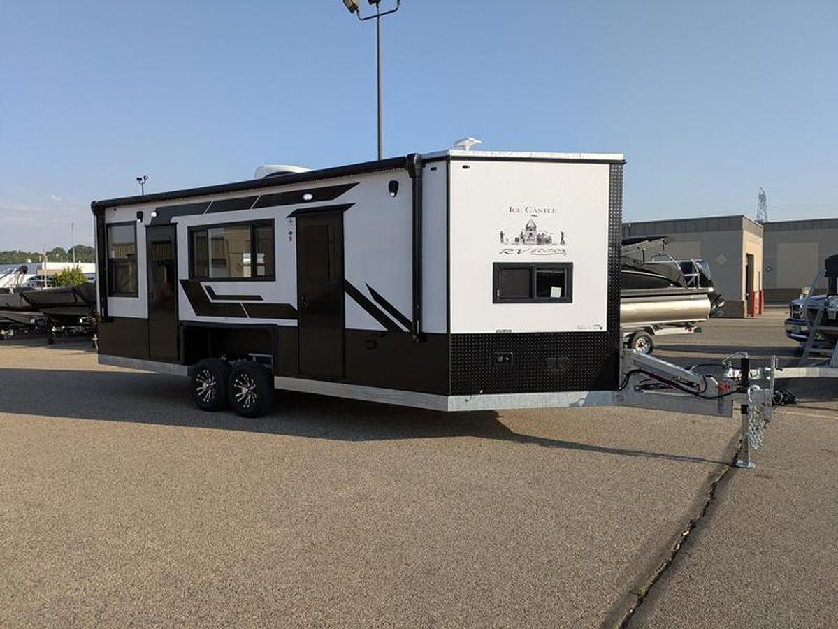 2026 Ice Castle Fish Houses 8' X 21V Missouri Riverbend Ranch [$1,000 OFF, SMART TV, FREE GENERATOR]