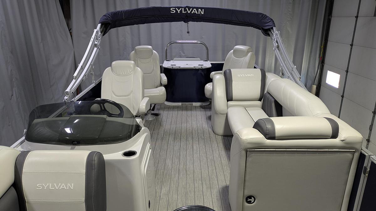 Used 2021 Sylvan Mirage 8522 Party Fish