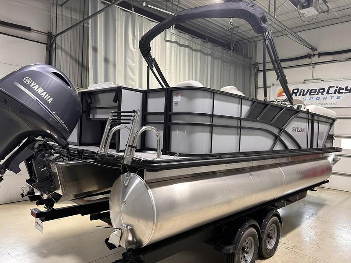 2026 Sylvan 822 Party Fish