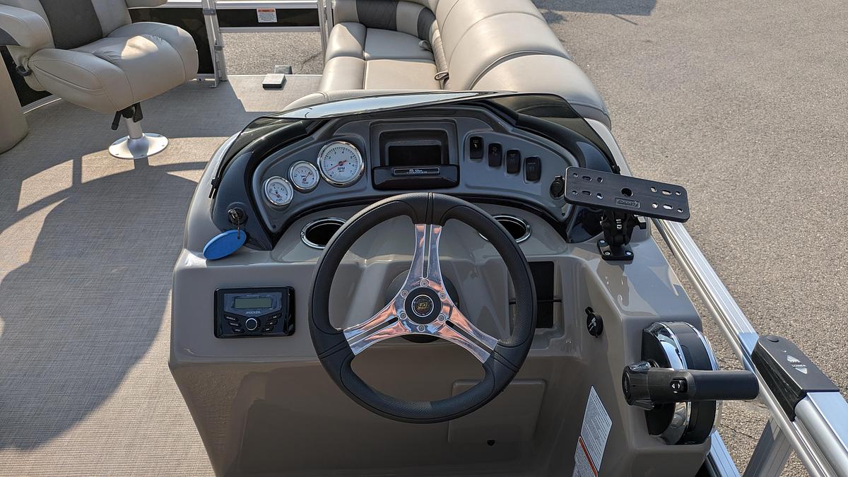 Used 2023 Sun Tracker Sportfish 20 DLX TRAILER INCLUDED