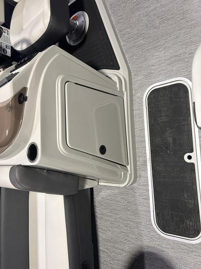 2026 Sylvan X3 Party Fish Platinum Package