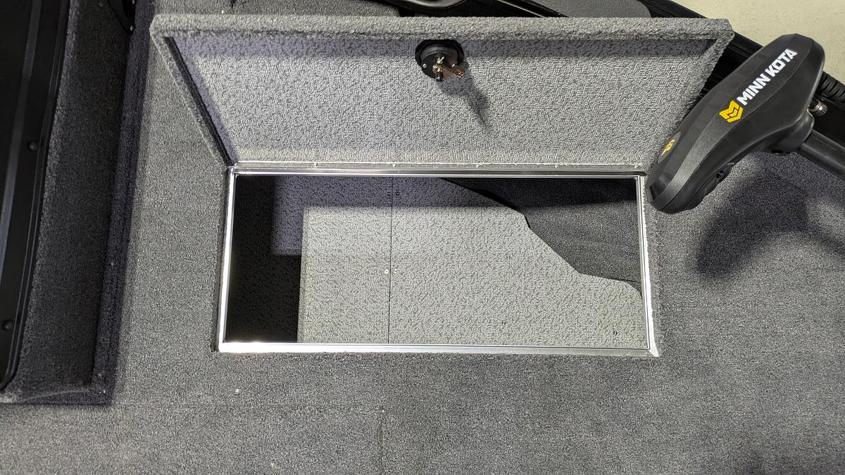 2026 Crestliner 2050 Fish Hawk WT Raptor Package