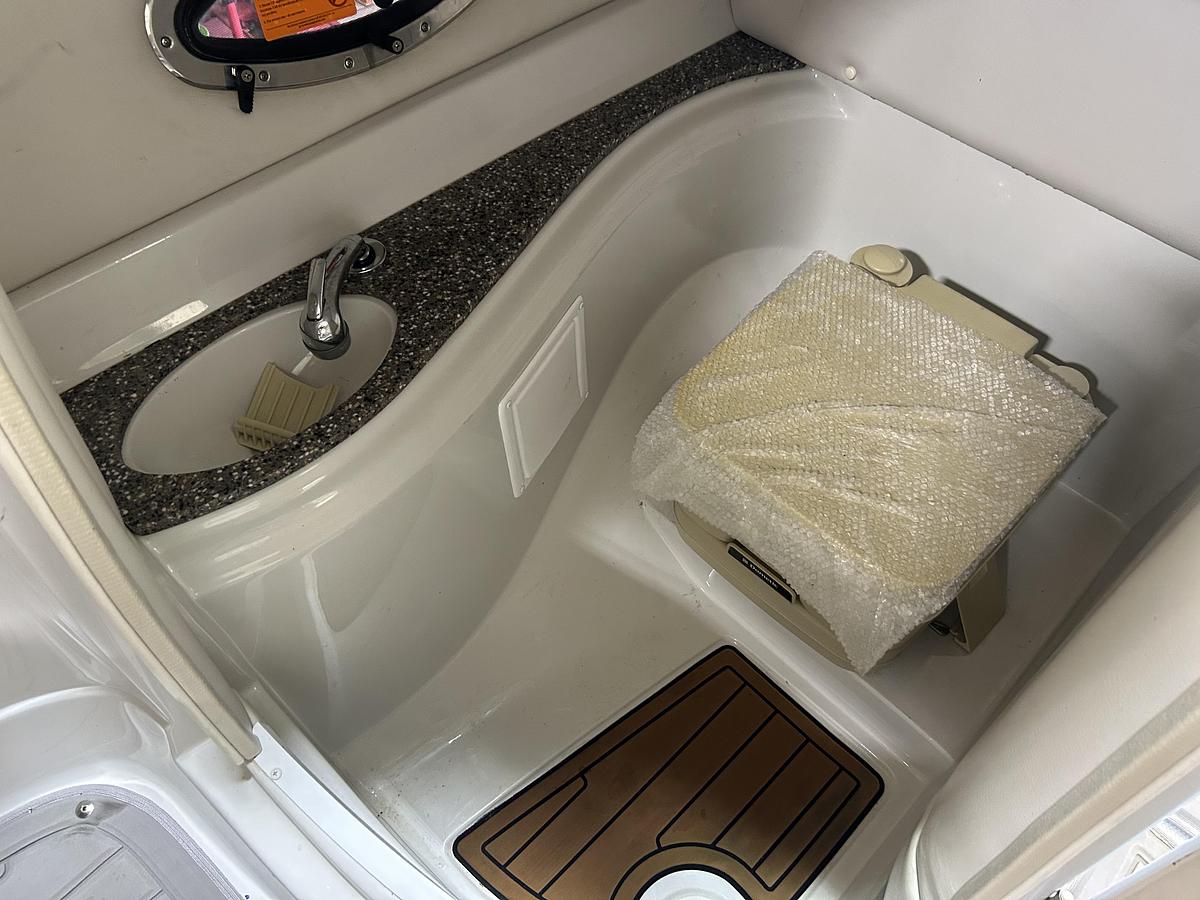 Used 2016 Crownline E2
