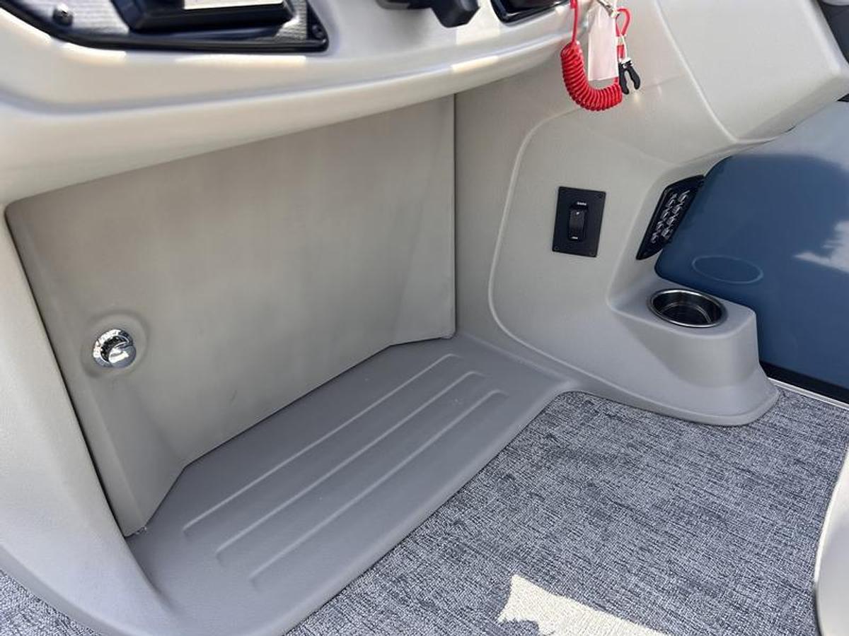 2025 South Bay 224UL LE Entertainment 2.75