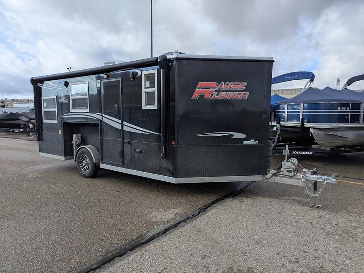 2026 Ice Castle Fish Houses 8' X 17V Range Runner [$1,000 OFF, FREE GENERATOR]