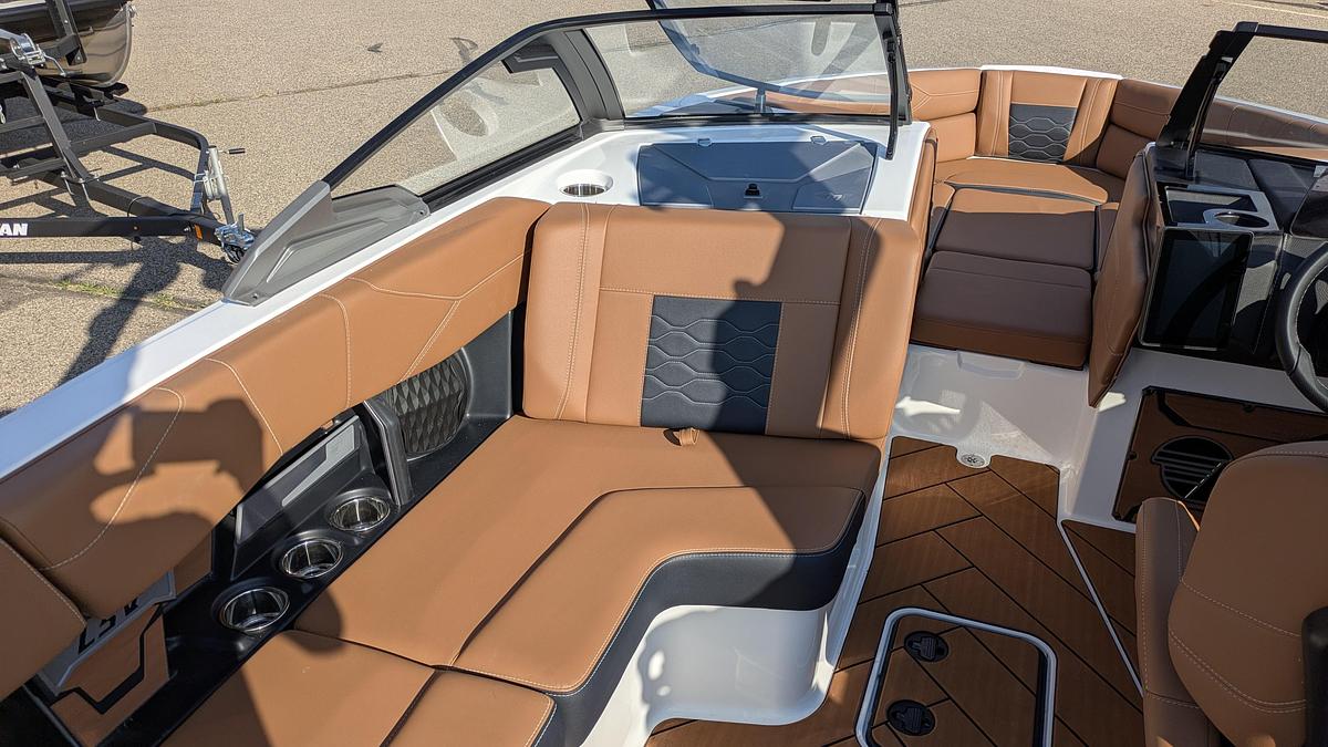 2026 Malibu Boats 23 LSV