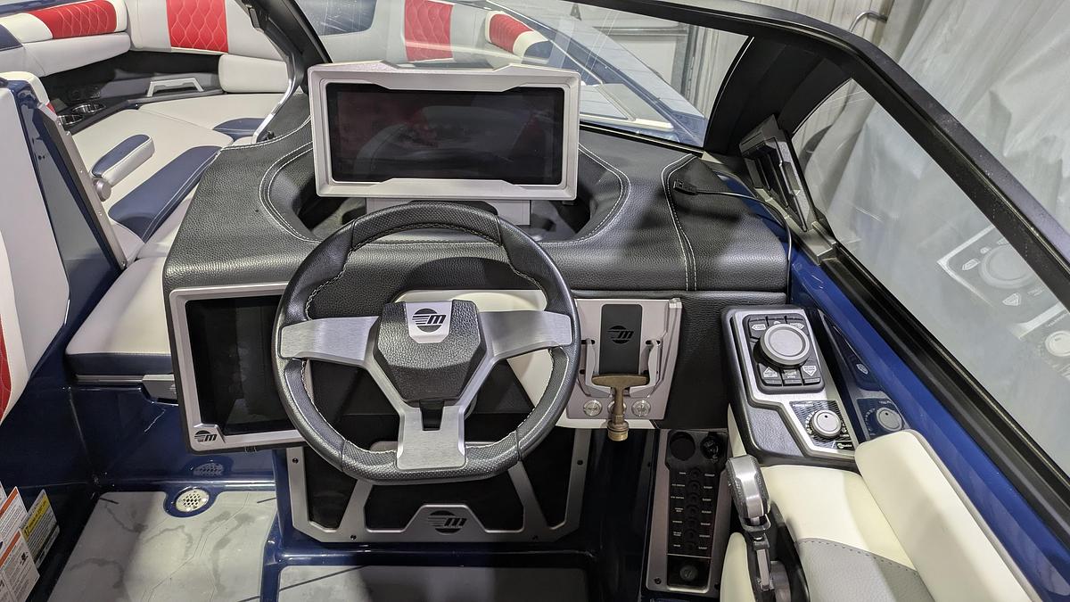 Used 2022 Malibu Boats M240