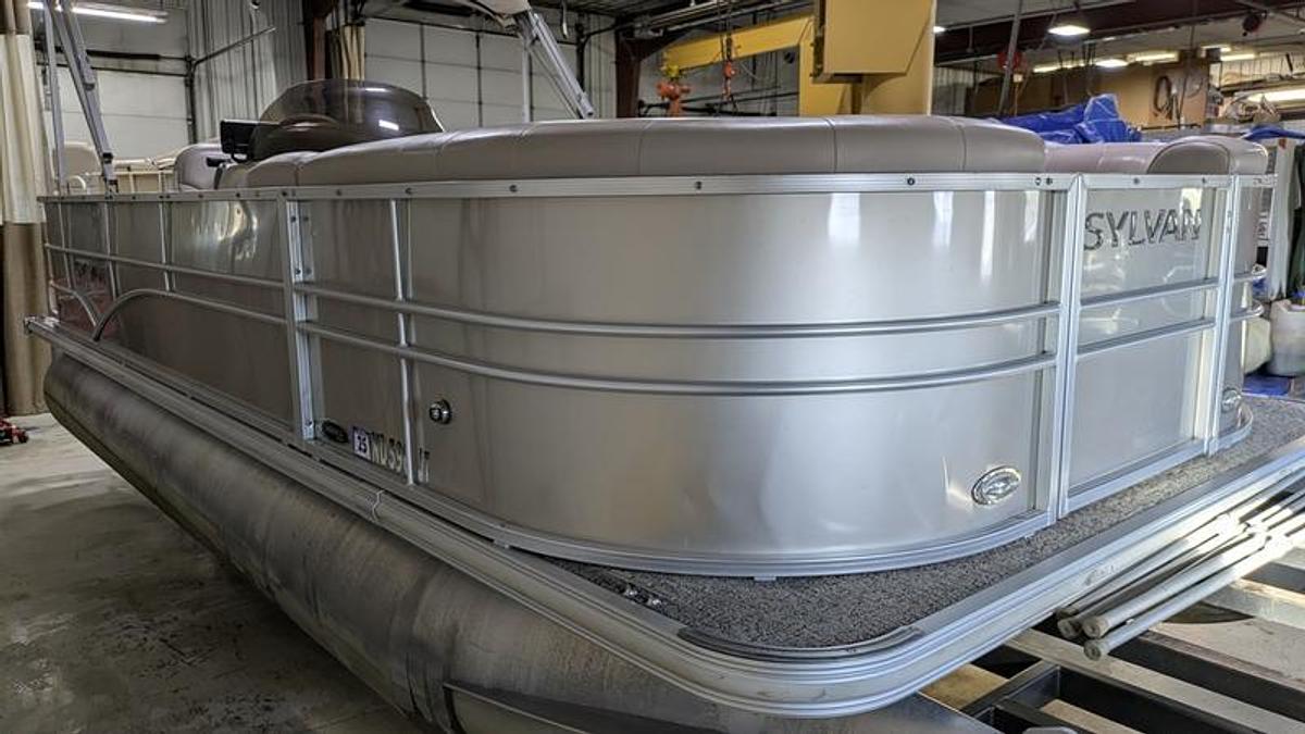 Used 2014 Sylvan 8520 CNF