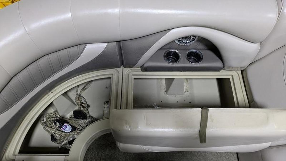 Used 2014 Sylvan 8520 CNF