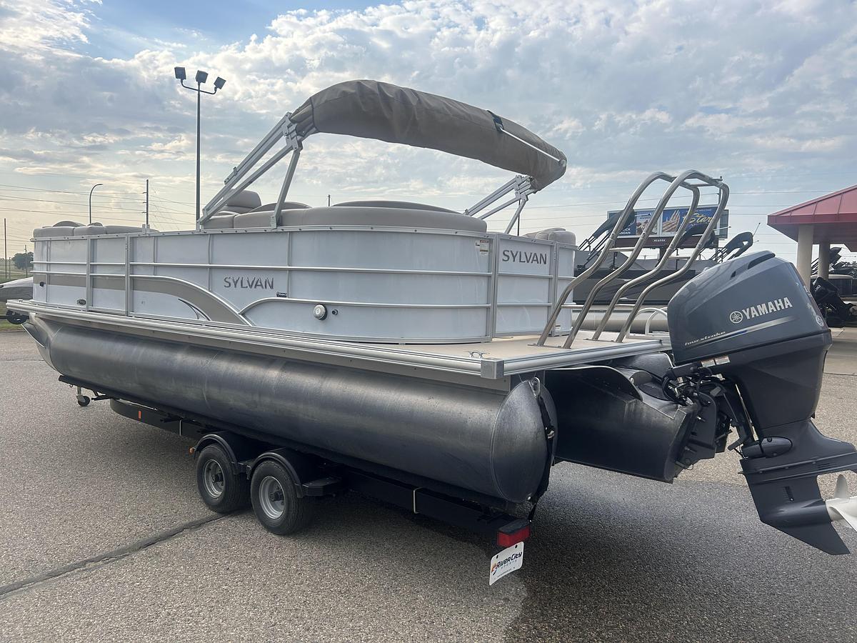 Used 2013 Sylvan Mirage 8522 LZ