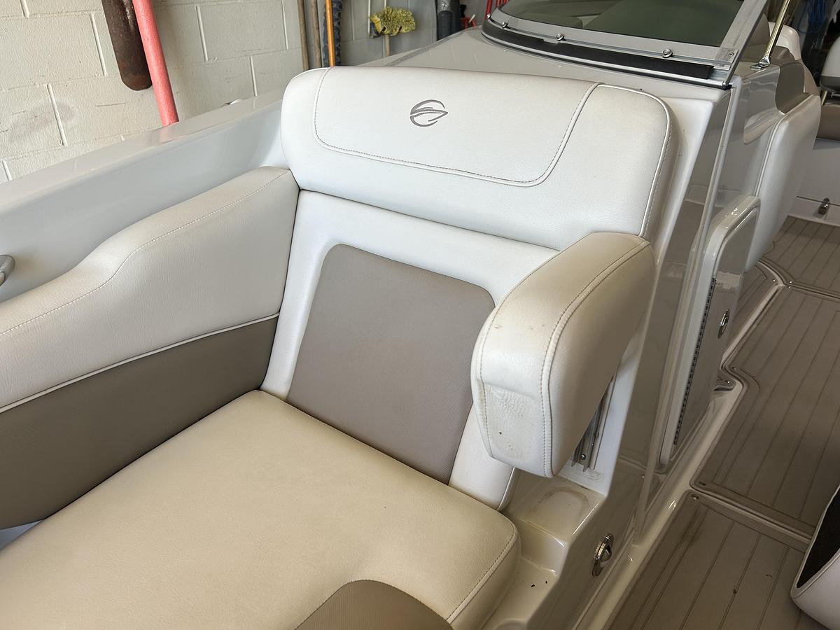 Used 2016 Crownline E2