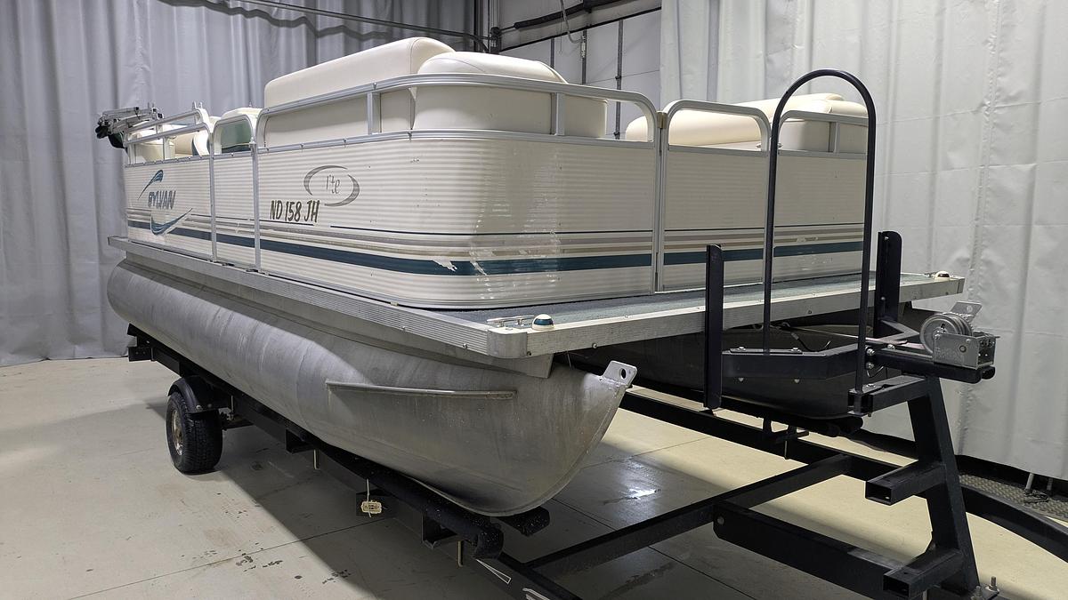 Used 2000 Sylvan 820 Elite Cruise