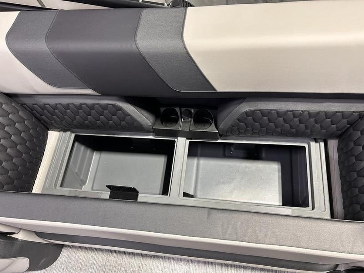 2026 Sylvan L3 Party Fish Port Fish