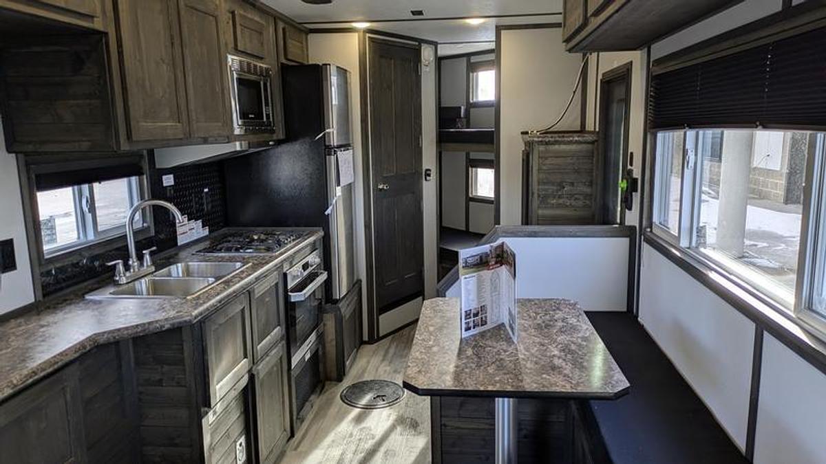 2026 Ice Castle Fish Houses 8' X 21V Missouri Riverbend II [$1,000 OFF, FREE SMART TV, FREE GENERATOR]