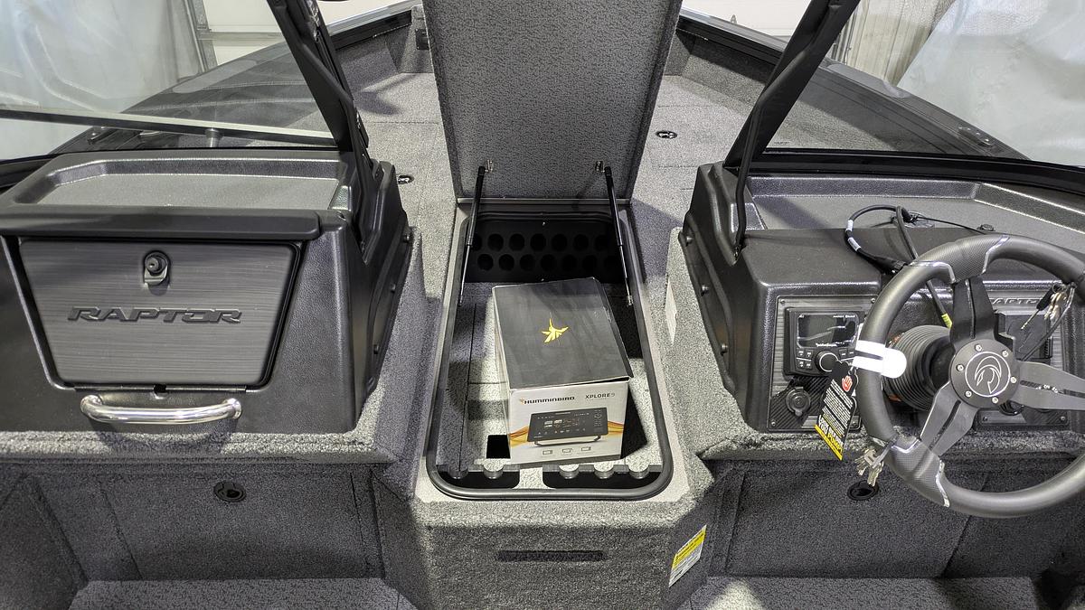 2026 Crestliner 2050 Fish Hawk WT Raptor Package