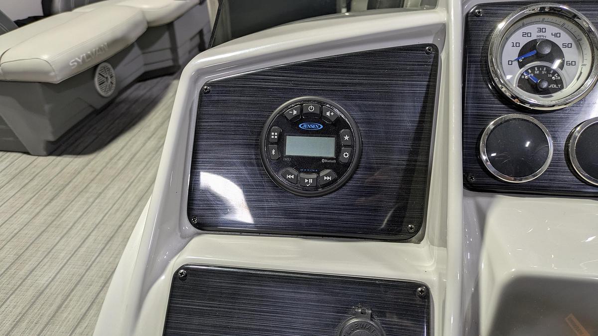 Used 2021 Sylvan Mirage 8522 Party Fish