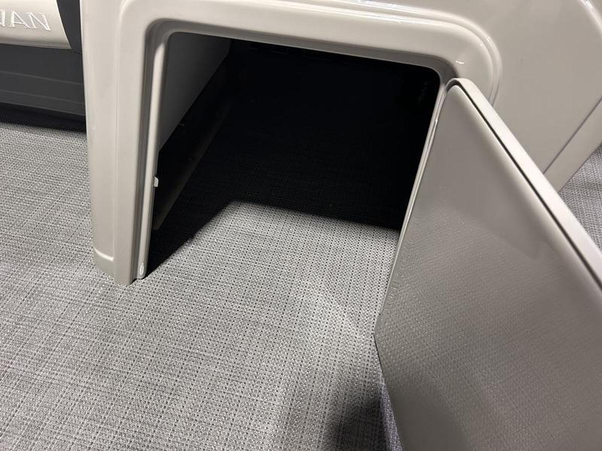 2026 Sylvan 822 Party Fish