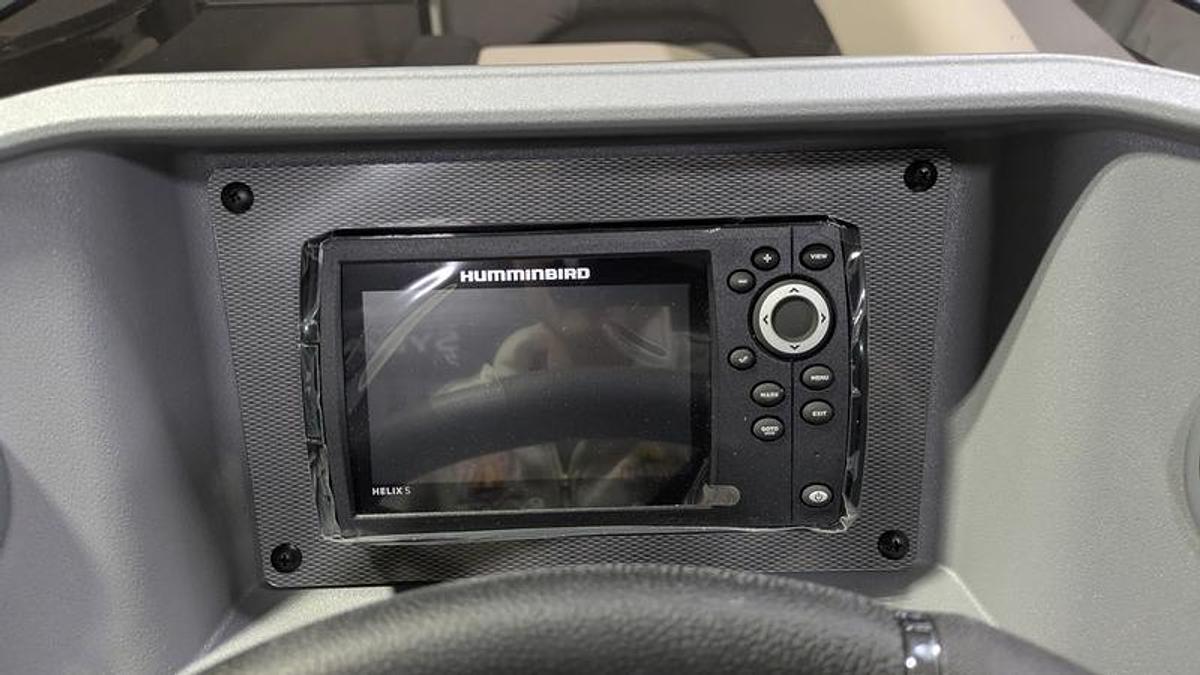 2026 Sylvan R-22 Party Fish