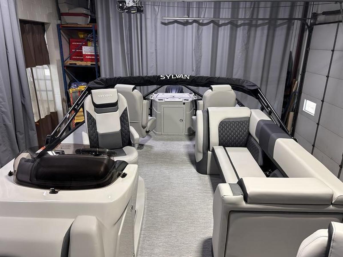 2026 Sylvan L3 Party Fish Port Fish