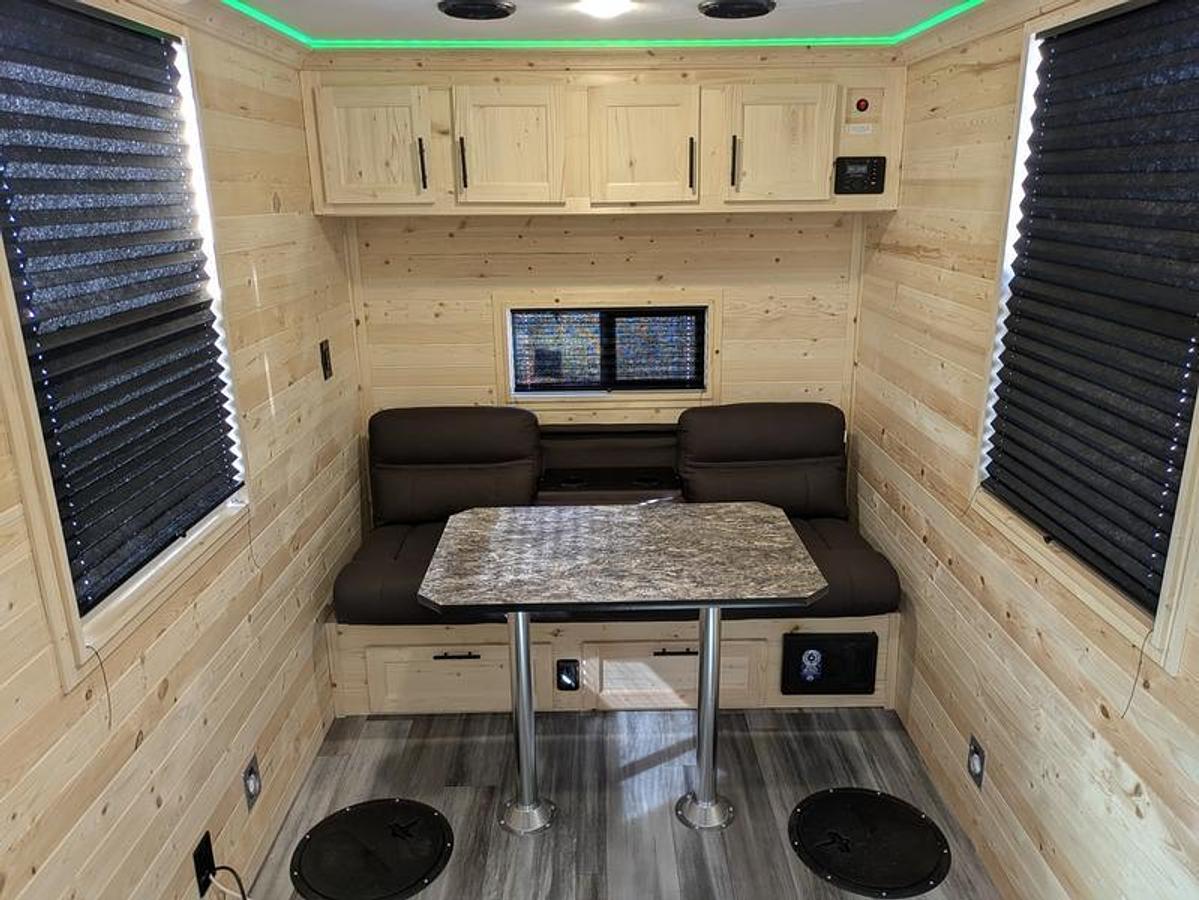 2026 Ice Castle Fish Houses 6.5' X 12V SPORTSMAN [$1,000 OFF, FREE GENERATOR]