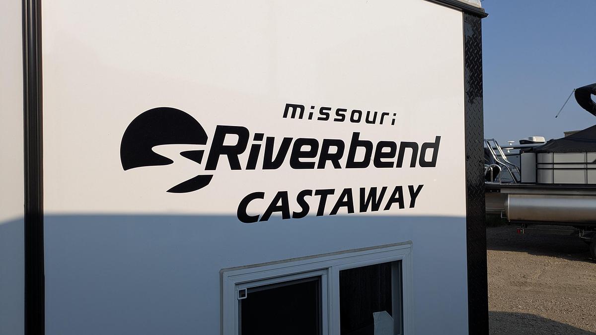 2026 Ice Castle Fish Houses 8' X 21V Missouri Riverbend Castaway