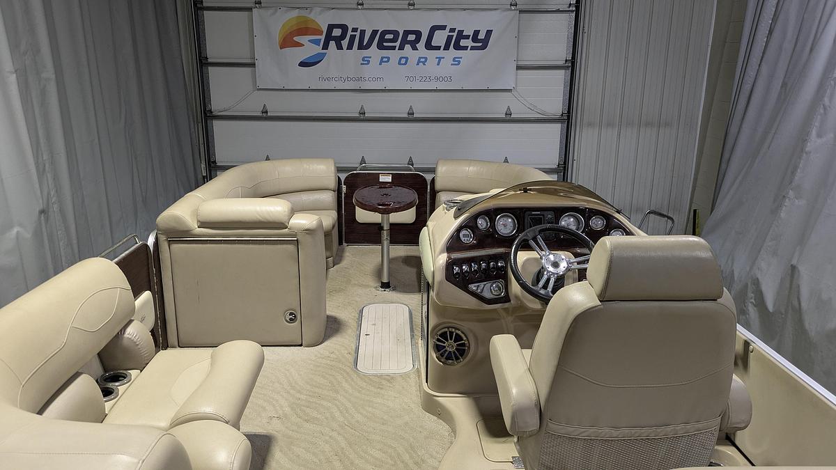 Used 2013 Starcraft Marine 256 Majestic