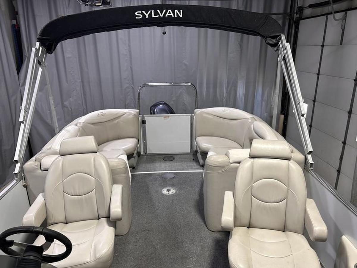 Used 2014 Sylvan 8522 LZ