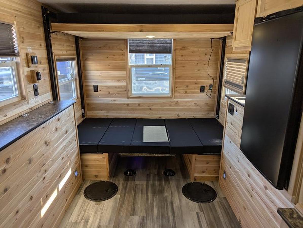 2026 Ice Castle Fish Houses 8' X 17V RANGE RUNNER [$1,000 OFF, FREE GENERATOR]