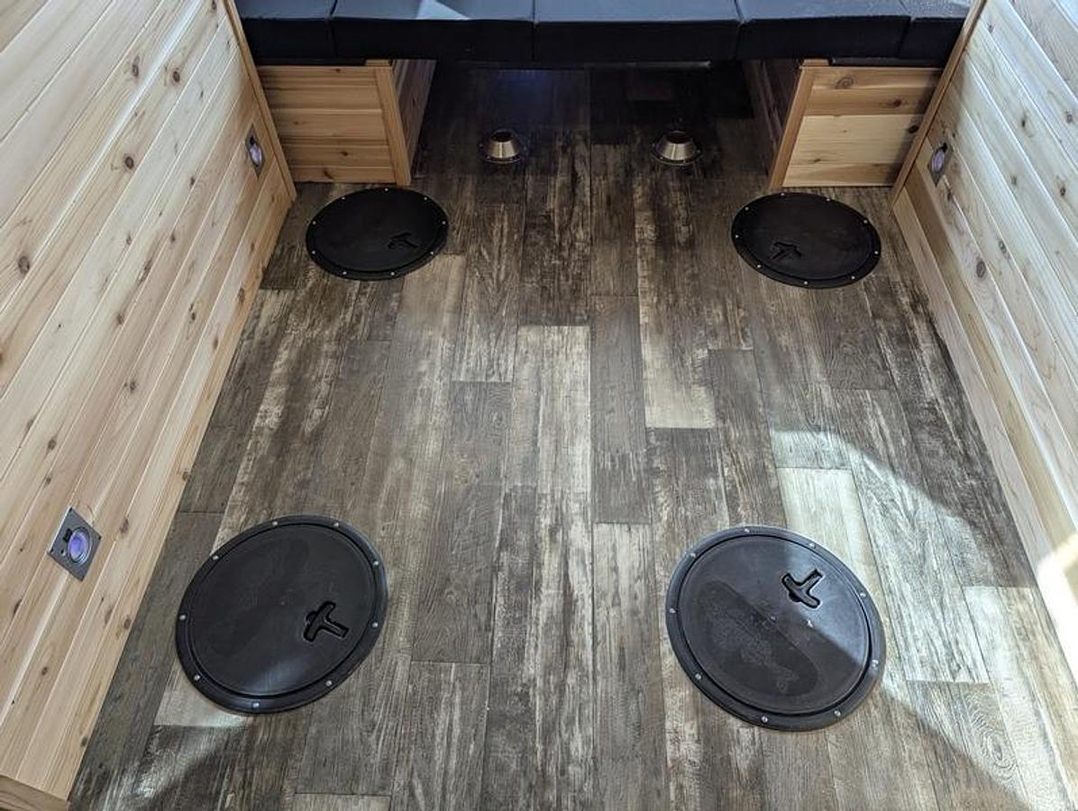 2026 Ice Castle Fish Houses 8' X 17V Range Runner [$1,000 OFF, FREE GENERATOR]