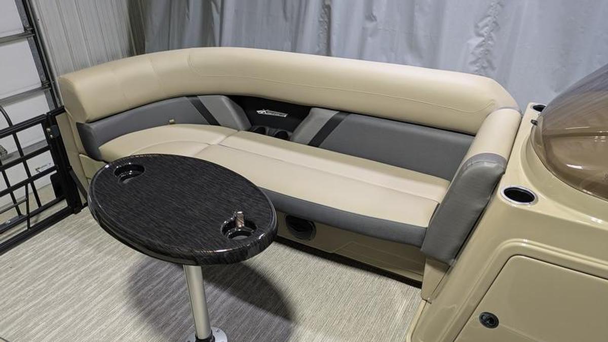 2026 Sylvan X3 Party Fish Platinum Package