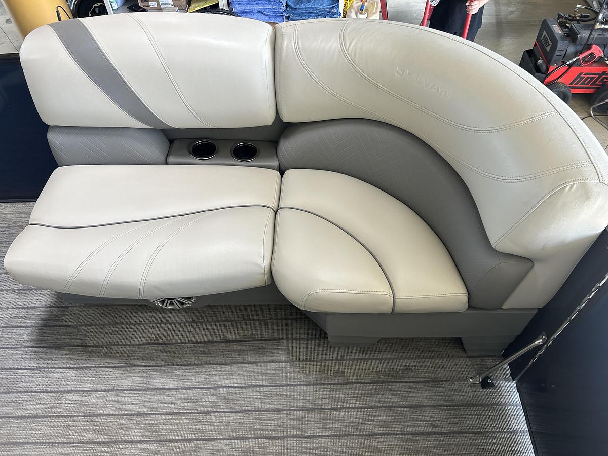 Used 2019 Sylvan Mirage 8522 Party Fish