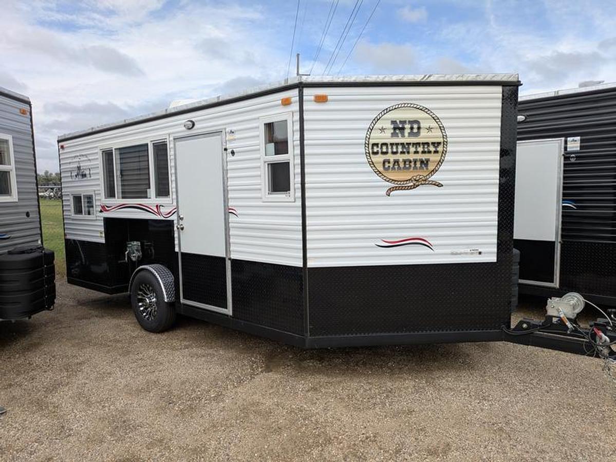 2026 Ice Castle Fish Houses 8' X 16V ND Country Cabin *ND COUNTRY FEST SPECIAL*