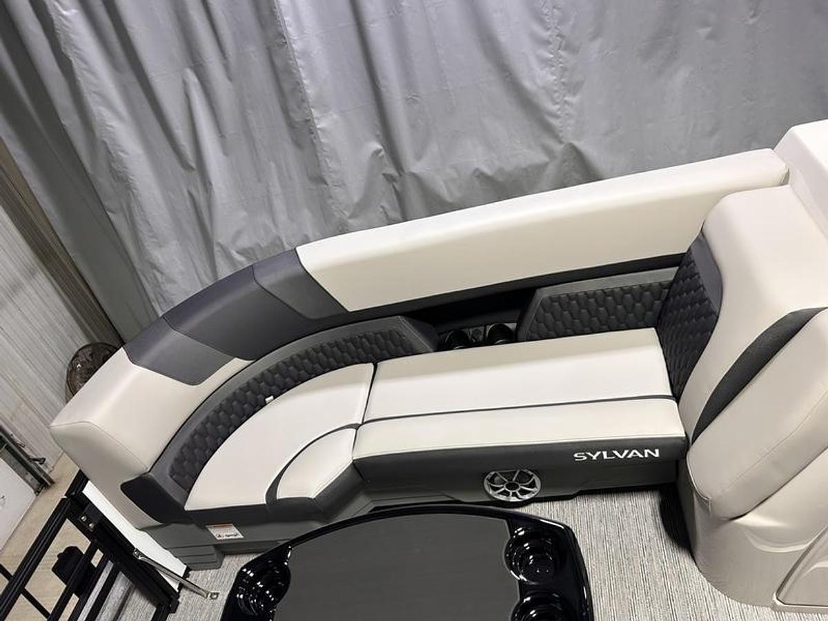 2026 Sylvan L3 Party Fish Port Fish