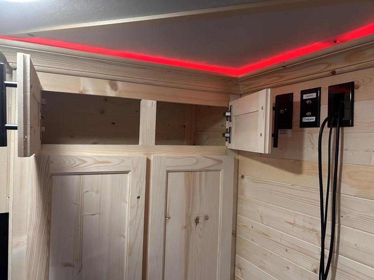 2026 Ice Castle Fish Houses 6.5' X 12V SPORTSMAN [$1,000 OFF, FREE GENERATOR]