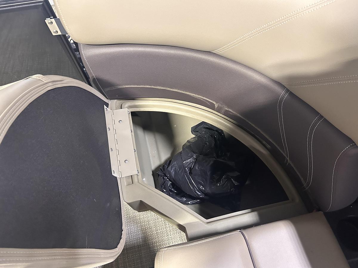 2026 Sylvan 822 Party Fish