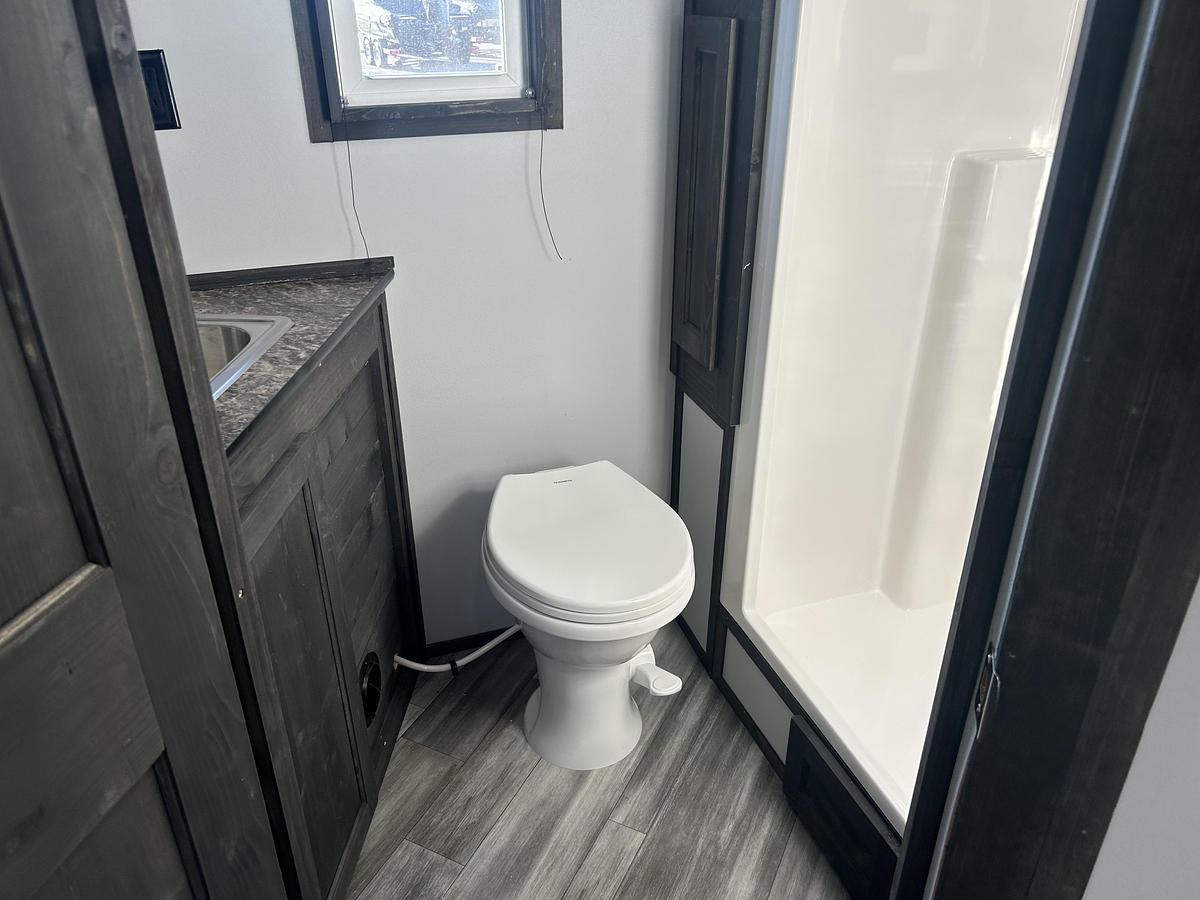 2027 Ice Castle Fish Houses 8' X 24V Missouri Riverbend Lodge