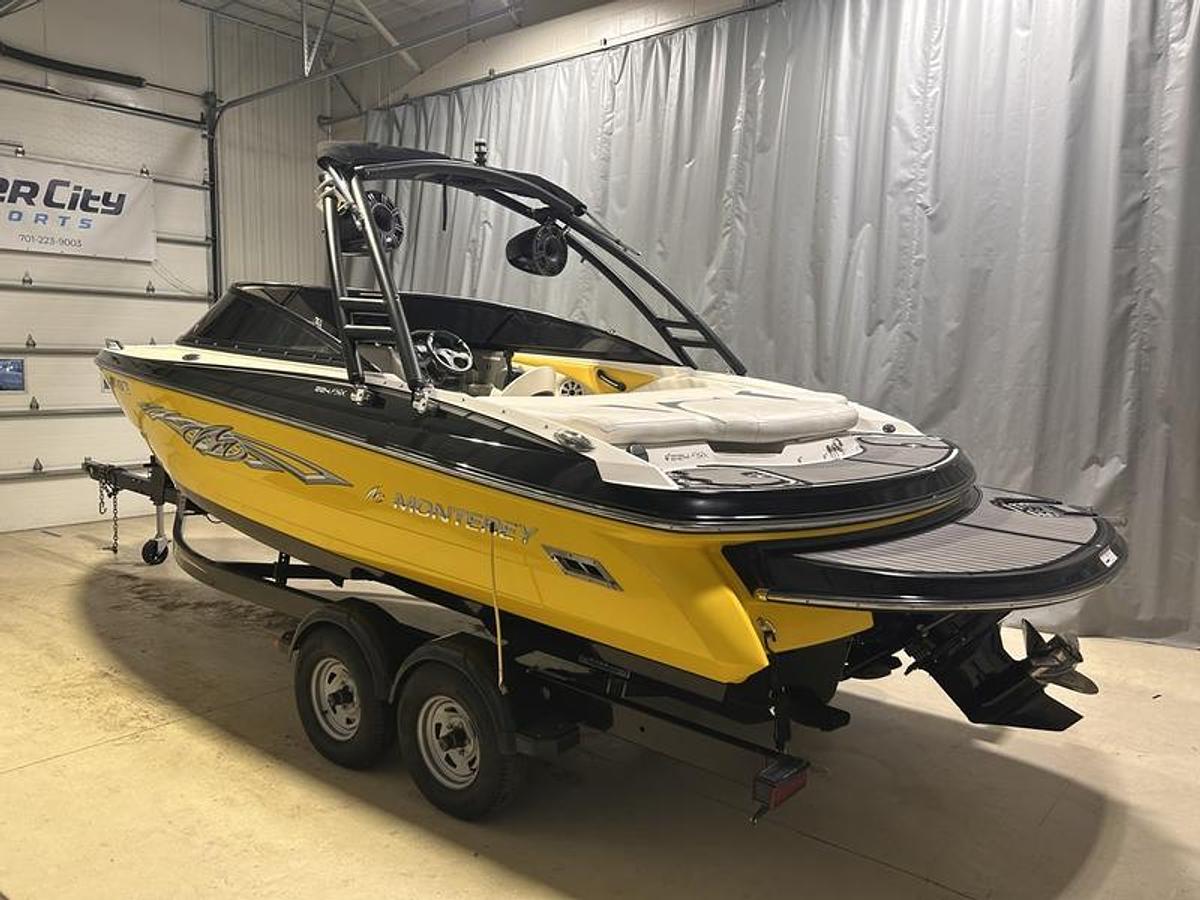 Used 2012 Monterey 224 FSX