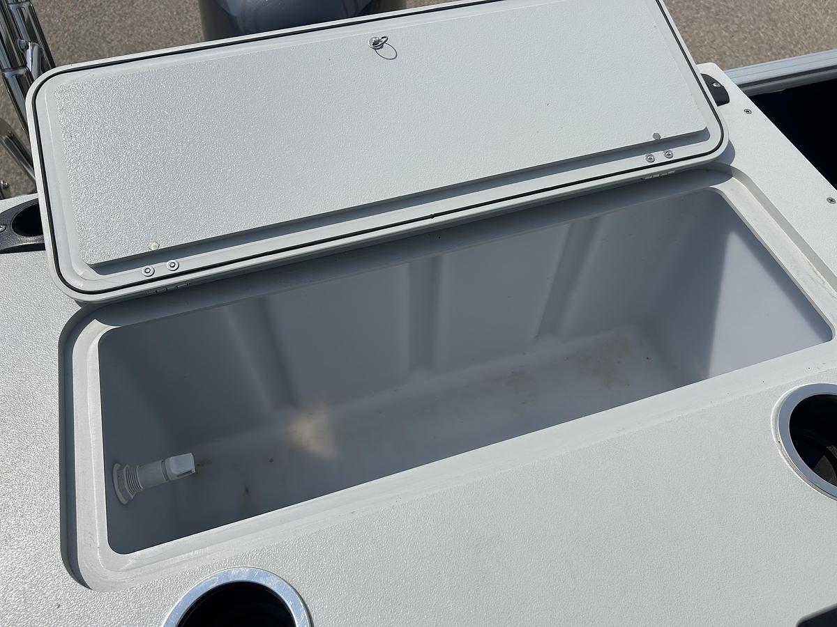 Used 2021 Sylvan Mirage 8522 Party Fish TRAILER INCLUDED