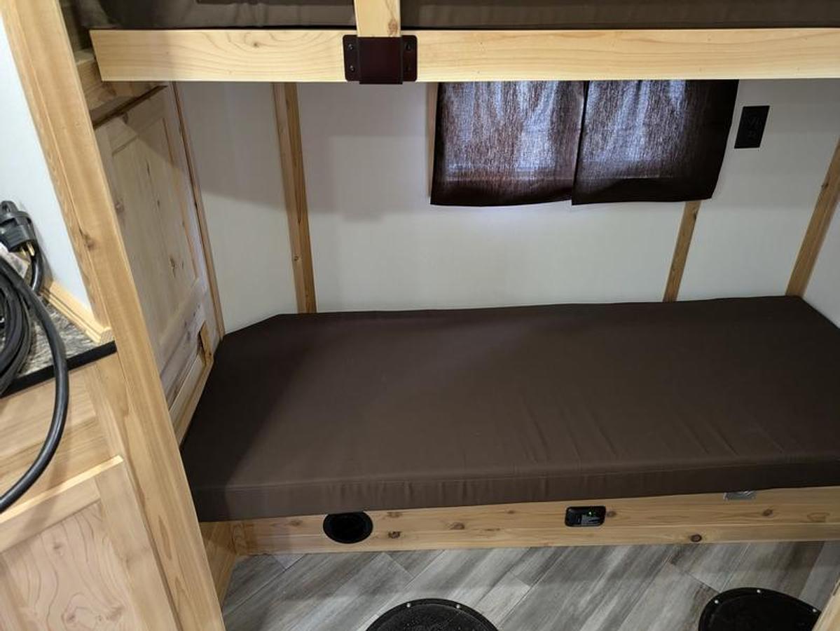 2026 Ice Castle Fish Houses 8' X 16V ND Country Cabin *ND COUNTRY FEST SPECIAL*