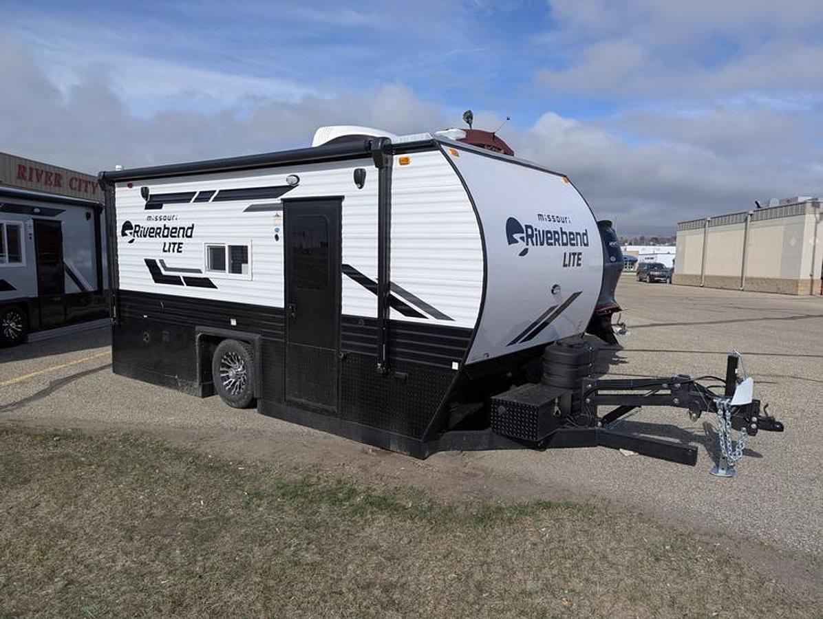 2026 Ice Castle Fish Houses 8 X 16F RIVERBEND LITE [$1,000 OFF, FREE SMART TV, FREE GENERATOR]