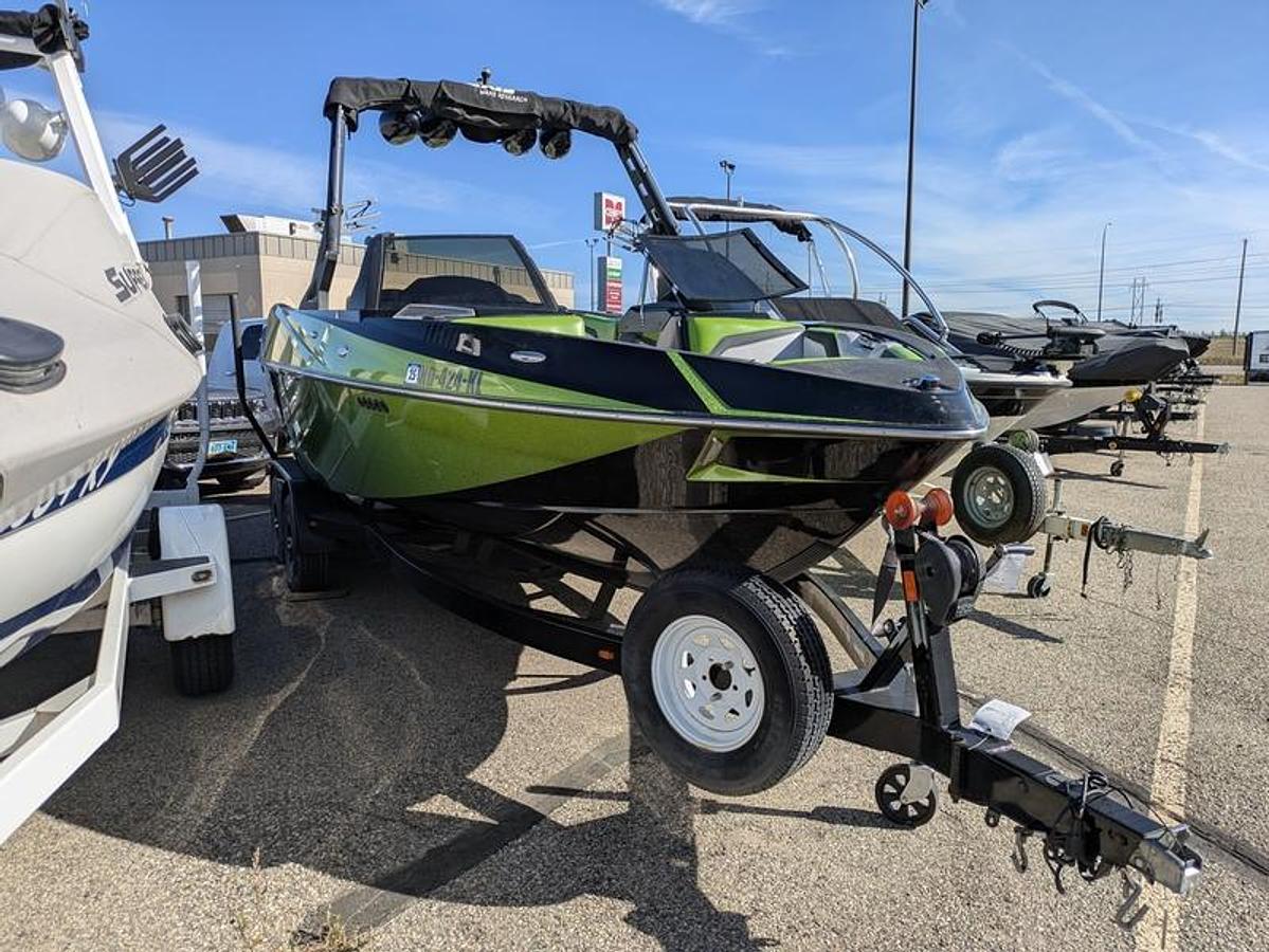 Used 2015 Axis Wake Research T23