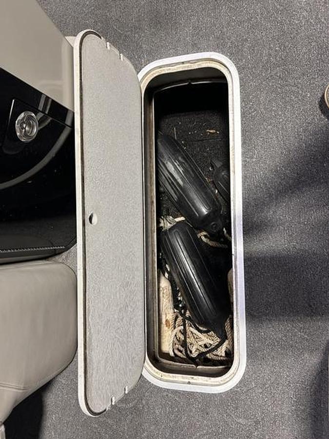 Used 2014 Sylvan 8522 LZ