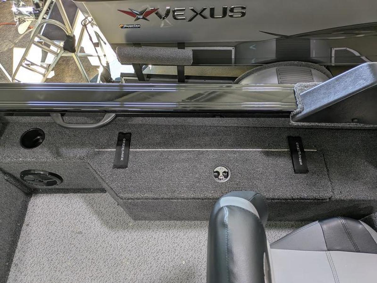 2026 Crestliner 1850 Fish Hawk WT JS RAPTOR