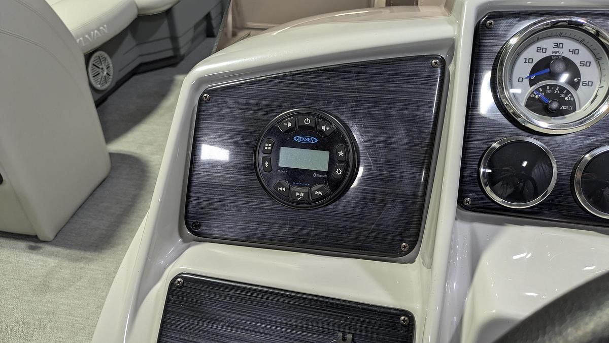 Used 2022 Sylvan Mirage 8522 CLZ