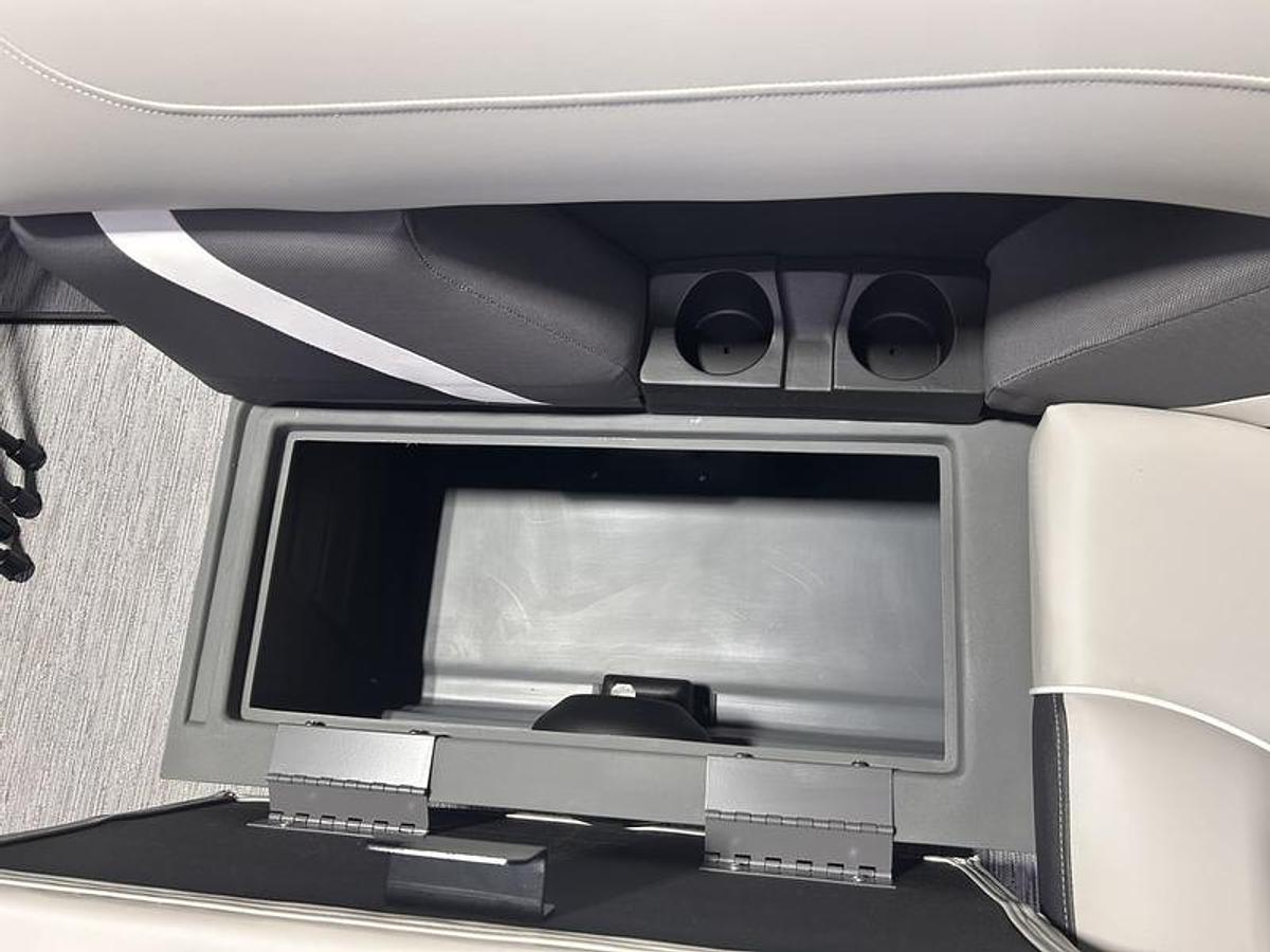 2026 Sylvan X3 Party Fish Platinum Package