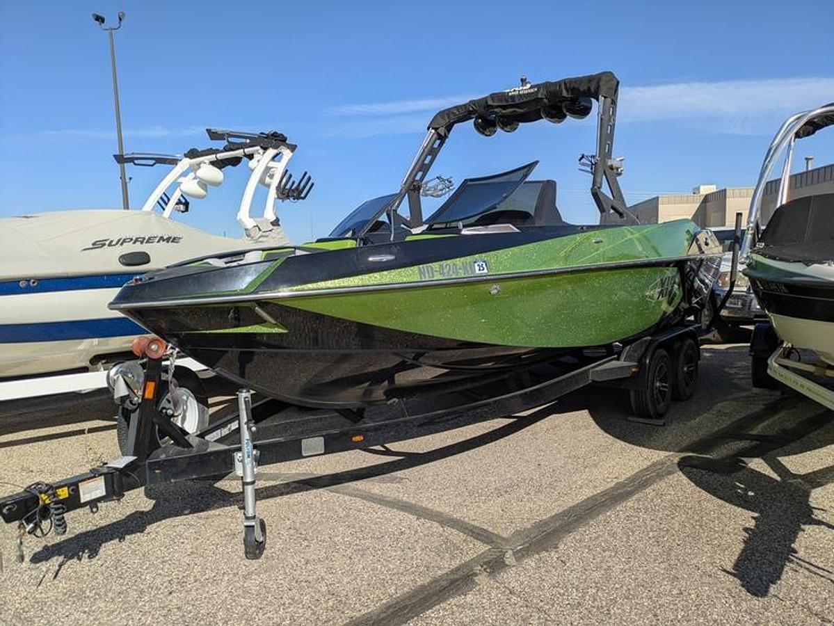 Used 2015 Axis Wake Research T23