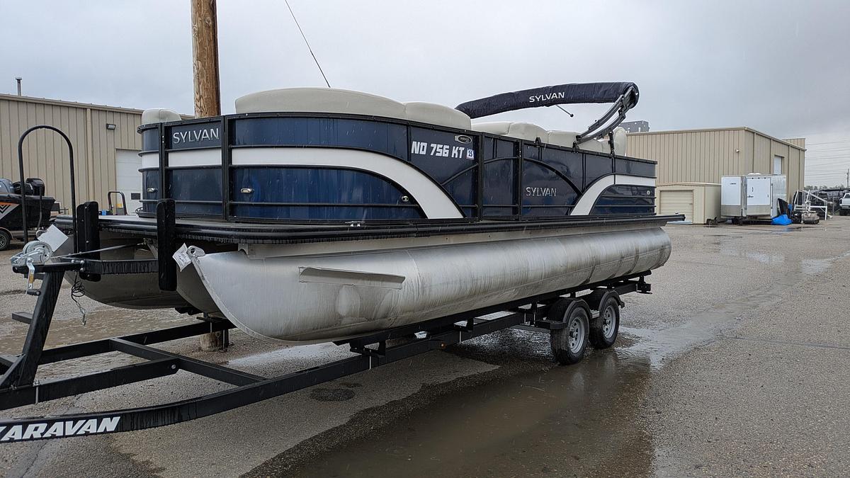 Used 2019 Sylvan Mirage 8522 Party Fish